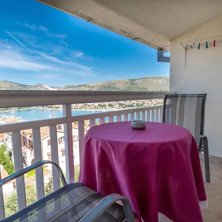 Apartment Mara Trogir
